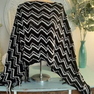 BCBG Shawl XL 